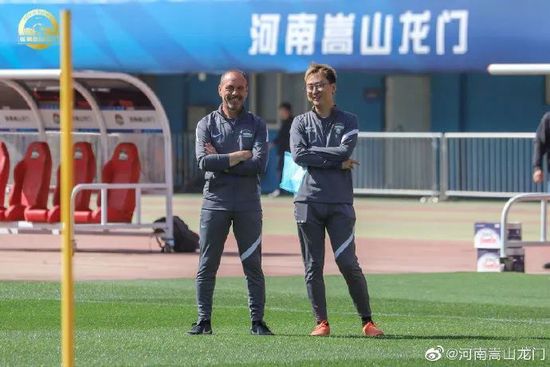 爱情与友情中穿插着谎言，一个阴谋渐渐浮出水面